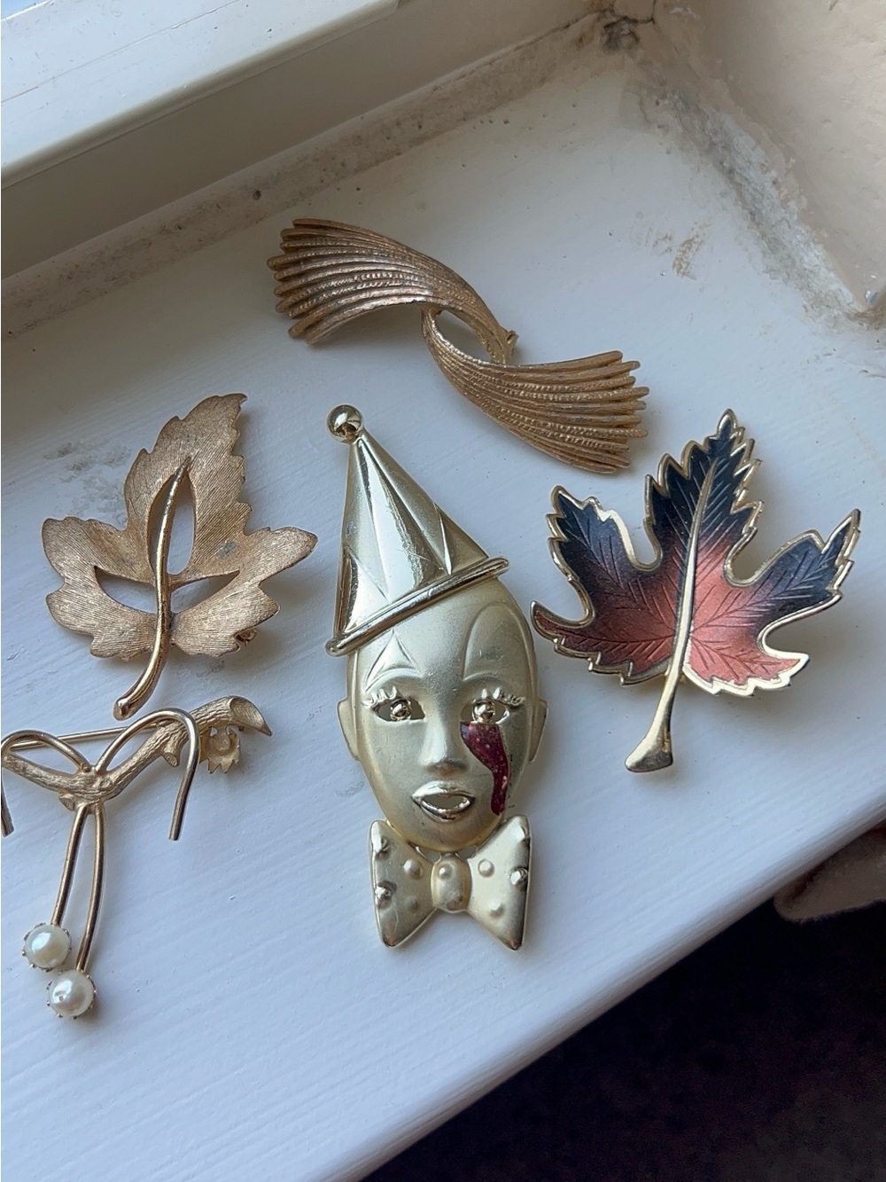 Vintage Gold-tone Brooch set of 5
